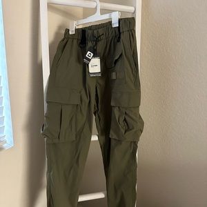 Olive green American Stitch cargo pants.